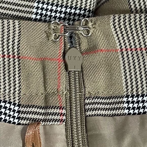 BAGATELLE COLLECTION Designer Inspired Plaid Print, Pleated Skirt, Size L - Picture 6 of 7